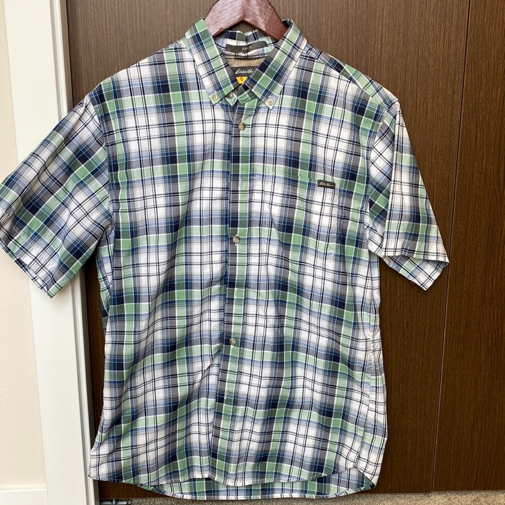 Eddie Bauer classic fit, plaid, short sleeved button up shirt size medium.